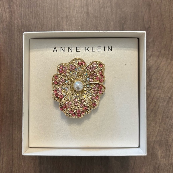 Anne Klein Brooch - Picture 1 of 3